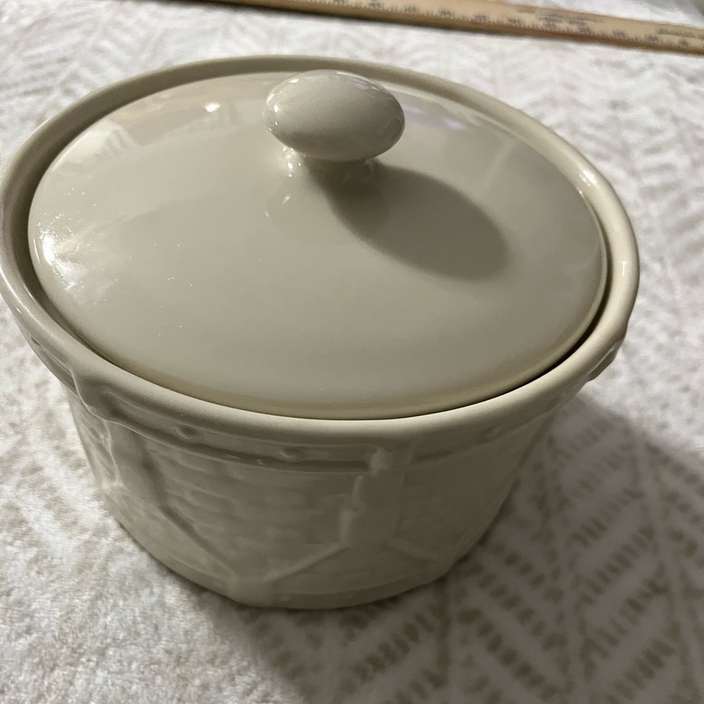 Longaberger Pottery: Drum Crock Casserole w. Lid: Ivory Beige: